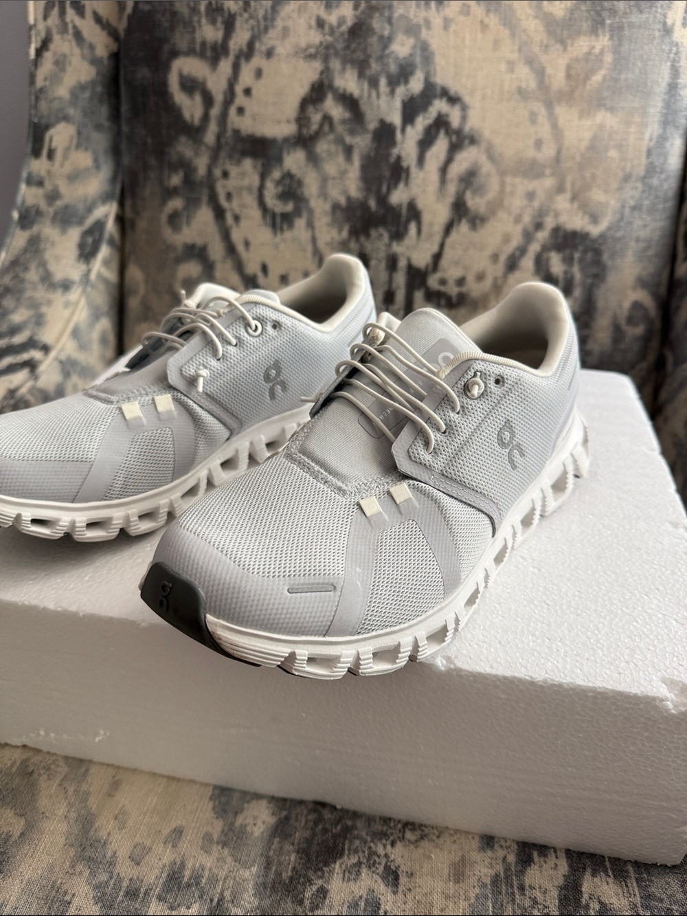 On Running Men's Athletic Shoes in Light Grey and White Accents